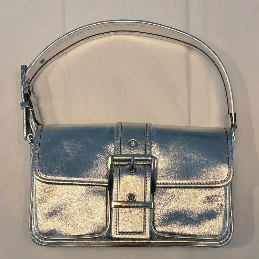 Micheal Kors Colby Silver Leather Shoulder Bag - Picture 2 of 9
